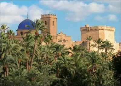 Le flatteur le fait sur les bottes.