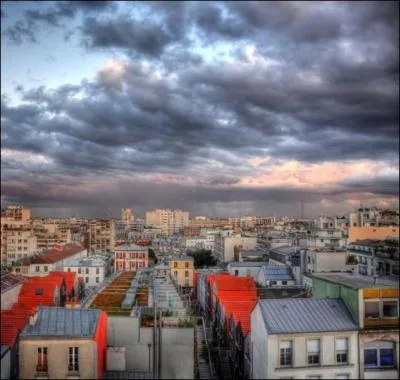 Chante par de nombreux interprtes, compltez le refrain de cette clbre chanson :  Sous le ciel de Paris ... .