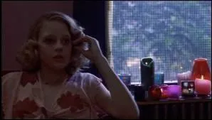 Iris se fait tuer par son mac.