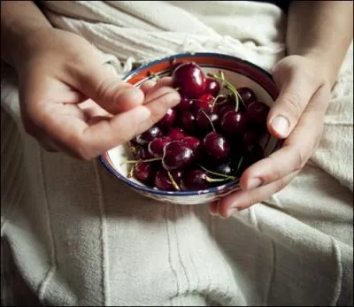 On oublie souvent le plaisir de manger un bon fruit frais, tant les fruits nous paraissent communs, alors qu'il y a quelques annes, dguster des oranges tait un privilge. Une pomme par jour... ?