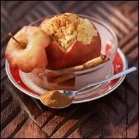Encore un dessert tout simple et merveilleux : la pomme au four ! Il permet mme d'utiliser un fruit un peu dfrachi ! Quelle pice relve ce plat ?