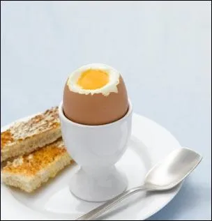 Sommes-nous bien conscients du dlice absolu de l'oeuf-coque,  condition d'acheter de bons oeufs ? Quel truc permet de ne jamais briser la coquille de l'oeuf quand on le met  bouillir ?