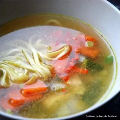 Quoi de plus simple  faire qu'un bouillon ou un potage, dont les recettes sont multiples et faonnables  l'infini. A l'origine, la soupe tait... ?