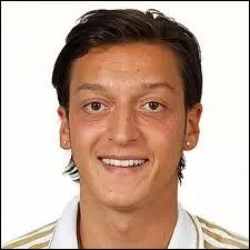 Dans quel club volue ce joueur en 2013 ?