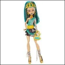 Qui est cette ghoule ?