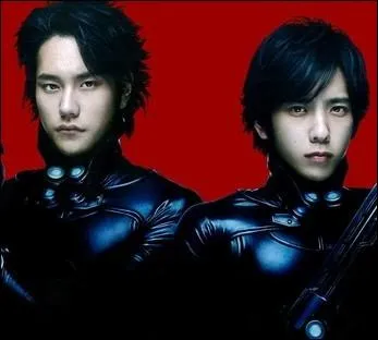 Dans le film  Gantz  (2010) adapt du manga culte, que trouvent les deux hros fraichement dcds dans l'appartement dans lequel ils se retrouvent aprs leur mort ?