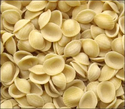 Et voici les clbres orechiette, spcialit de la rgion des Pouilles. Leur nom veut dire ?