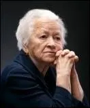 On sentait cette vieille femme libre de tout, sauf_________, livre toute entire  ce mal dernier, vertueuse par_________...