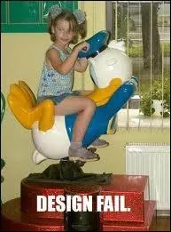 Comme le dit la lgende de la photo, ce  jouet  est un chec de design. C'est pour le moins tendancieux, effectivement ! Il aurait mieux valu que Donald... ?