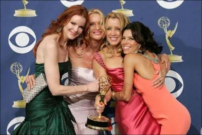 Qui a trangl Julie dans la saison 6 ?