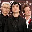 Comment s'appelle le batteur de Green Day ?