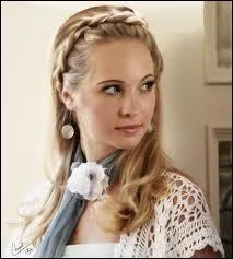 Comment s'appelle sa deuxime amie ?