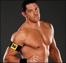 Qui est-ce (ancien catcheur de la NXT) ?