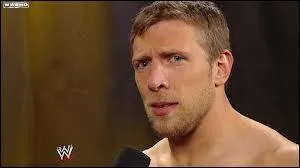 Qui est-ce (ancien catcheur de la NXT ) ?