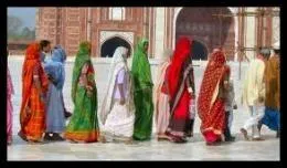 Indépendamment du thème du quiz, quelle expression signifie "Se suivre les uns derrière les autres" ?