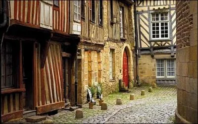 Dans quel dpartement se trouve la ville de Montauban-de-Bretagne ?