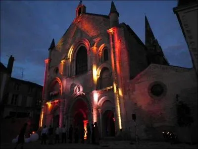 Votre frre Benot, vous a envoy une superbe photo d'Airvault, dans quel dpartement est-il all ?