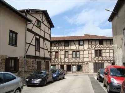 Dans quel dpartement est situe la ville de Chalamont ?