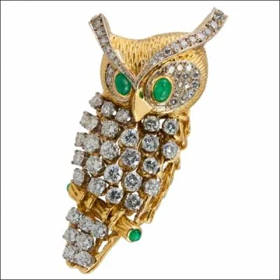 Qui est superbement reprsent par cette broche ?