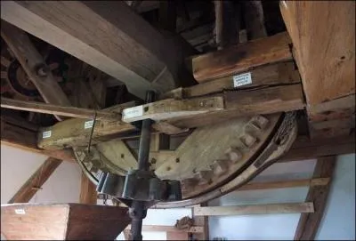 Le moulin de la Garenne  Ymonville fournit clandestinement de la farine durant l'Occupation. O se situe Ymonville ? Comment appelle-t-on le dispositif prsent sur la photo ?