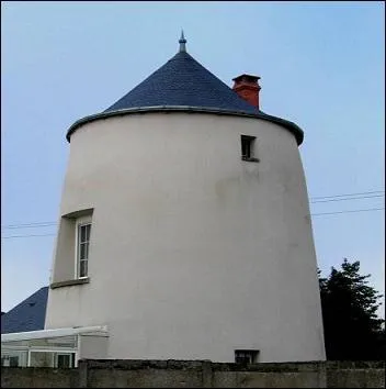  La Chapelle-Saint-Mesmin, vous pourrez louer ce moulin ; il vous offre le gte. Est-ce un moulin :