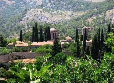 Situ sur l'le de Chios dans un crin de verdure, inscrit au patrimoine mondial, c'est le monastre de ...