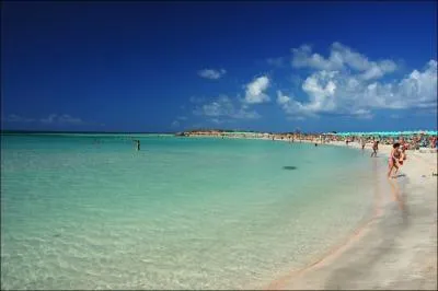 La plus belle plage de Crte o le sable est de couleur rose (minuscules morceaux de coraux), c'est ...
