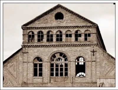 La commune de Sorel-Moussel est situe dans le dpartement d'Eure-et-Loir. Quelle usine est reconvertie en locaux d'activits pour les artisans et les PME ?