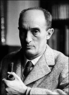 Quelle est son identit ?