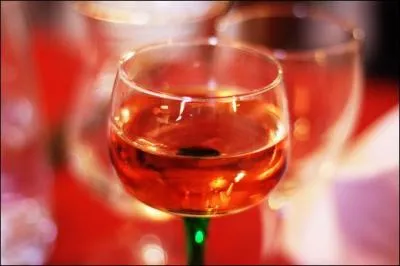 De quelle ville, le chanoine Kir qui a donn son nom  un mlange de vin blanc et de liqueur de cassis a t maire de :