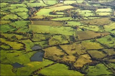 [Territoire]  quel(s) dpartement(s) le pays du Bourbonnais correspond-il approximativement ?