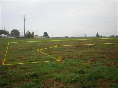 Opration qui consiste  fixer les limites d'un terrain. En ajoutant une lettre  ce mot il vous sera possible d'crire le nom de la capitale du Botswana. De quelle lettre s'agit-il ?