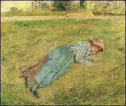 Le repos, paysanne couche dans l'herbe.