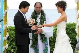 Qui est la femme qui se marie sur cette photo ?