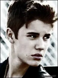 Je suis trs connu pour mes chansons comme  Baby , je suis sorti longtemps avec Selena Gomez. Qui suis-je ?