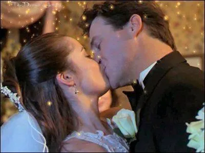 Qui a clbr le mariage de Piper et Lo ?