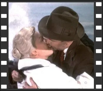 Dans  Sueurs froides   tourn par Alfred Hitchcock en 1958, quel acteur amricain embrasse avec fougue et passion, la blonde et nigmatique Kim Novak ?