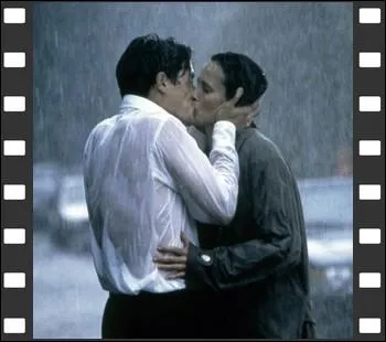 Un baiser sous la pluie pour Charles et  Carrie  dans une comdie haute en couleurs trs britannique... .