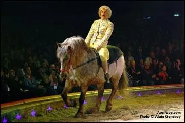 Elle a fait une tourne avec le cirque