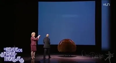 Cette image qu'elle montre du doigt est cense reprsenter :