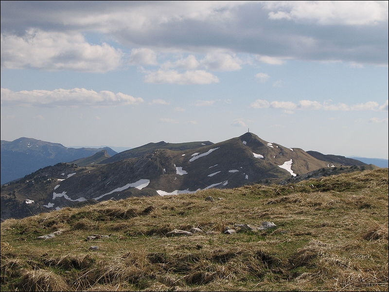 Parmi ces sommets, lequel ne se trouve pas dans la chaîne des Pyrénées ?