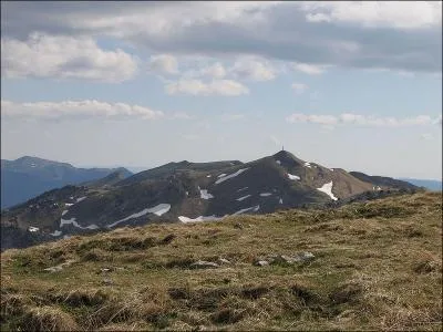 Parmi ces sommets, lequel ne se trouve pas dans la chane des Pyrnes ?