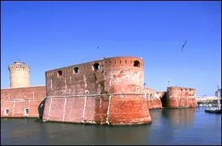 Quelle ville italienne n'est pas baigne par la mer Adriatique ?