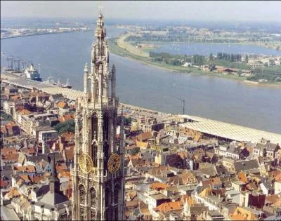 Quelle ville n'est pas dans la mme rgion belge que les deux autres ?