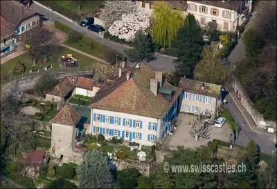 Seule race de cervid dont les femelles portent aussi des bois.