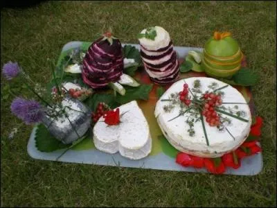 On compte quatre étapes distinctes dans le processus de fabrication du fromage. Lesquelles ? Retrouvez-en l'ordre.