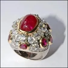 Seule pierre prcieuse qui soit rouge, de quelle famille fait partie le rubis ?