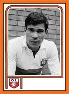 Attaquant franco-argentin. 95 buts en 165 matchs. Qui est-ce ?