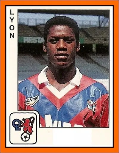 Dfenseur franais. 13 buts en 256 matchs. Qui est-ce ?