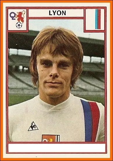 Dfenseur franais. 5 buts en 126 matchs. Qui est-ce ?